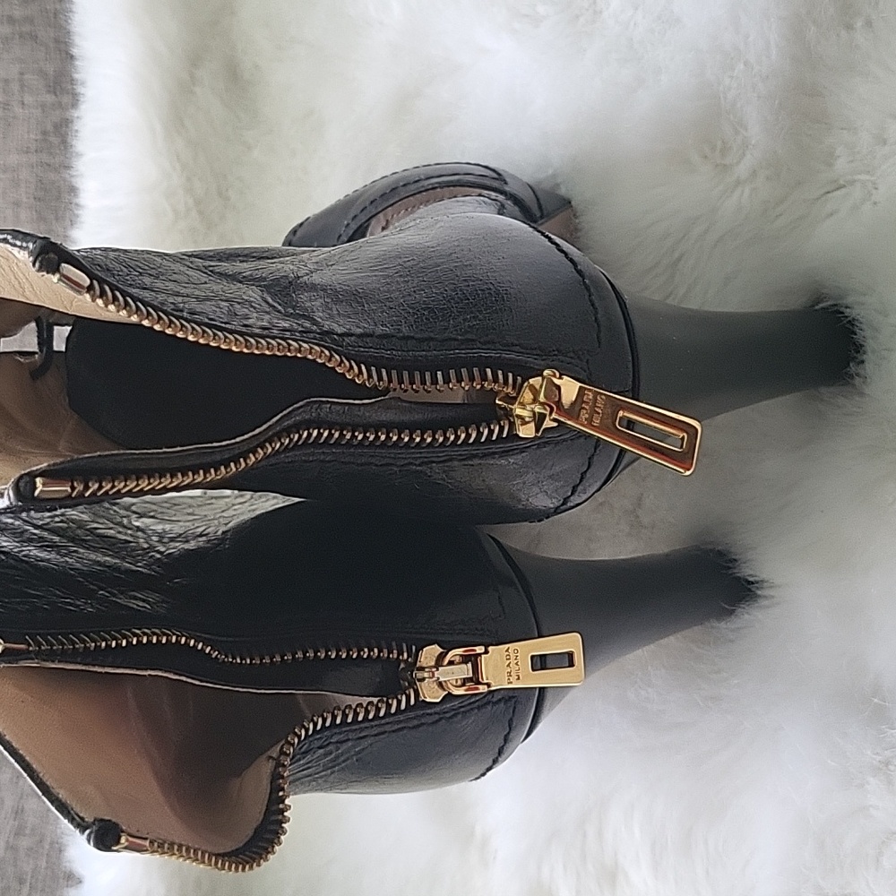 Beautiful PRADA SHOES BLACK COLOR SIZE 7 - Picture 4 of 4